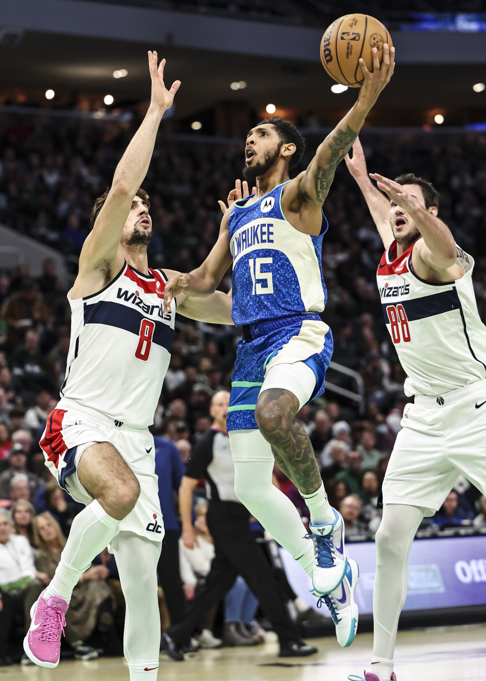 好玩的手机游戏大全-包含赛地聚焦——NBA常规赛清晨热度飙升，密尔沃基雄鹿止住颓势，媒体盛赞，更衣室氛围转暖的词条